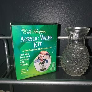 NEW Le Silk Shoppe Acrylic Water Kit & FTD CLEAR GLASS PINEAPPLE VASE